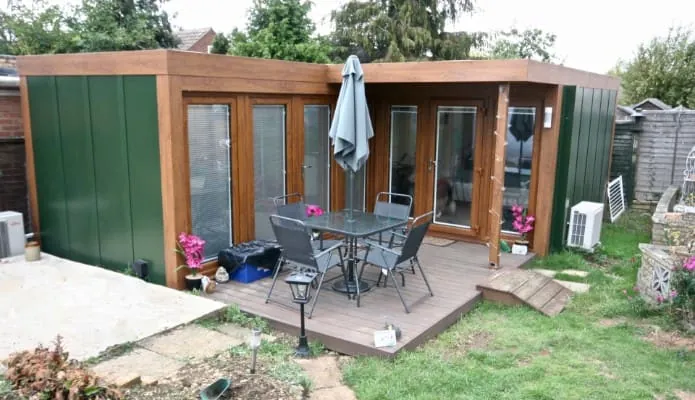 Maria's L-shape annexe in Luton