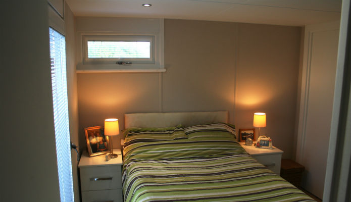 granny annexe bedroom with fanlight window